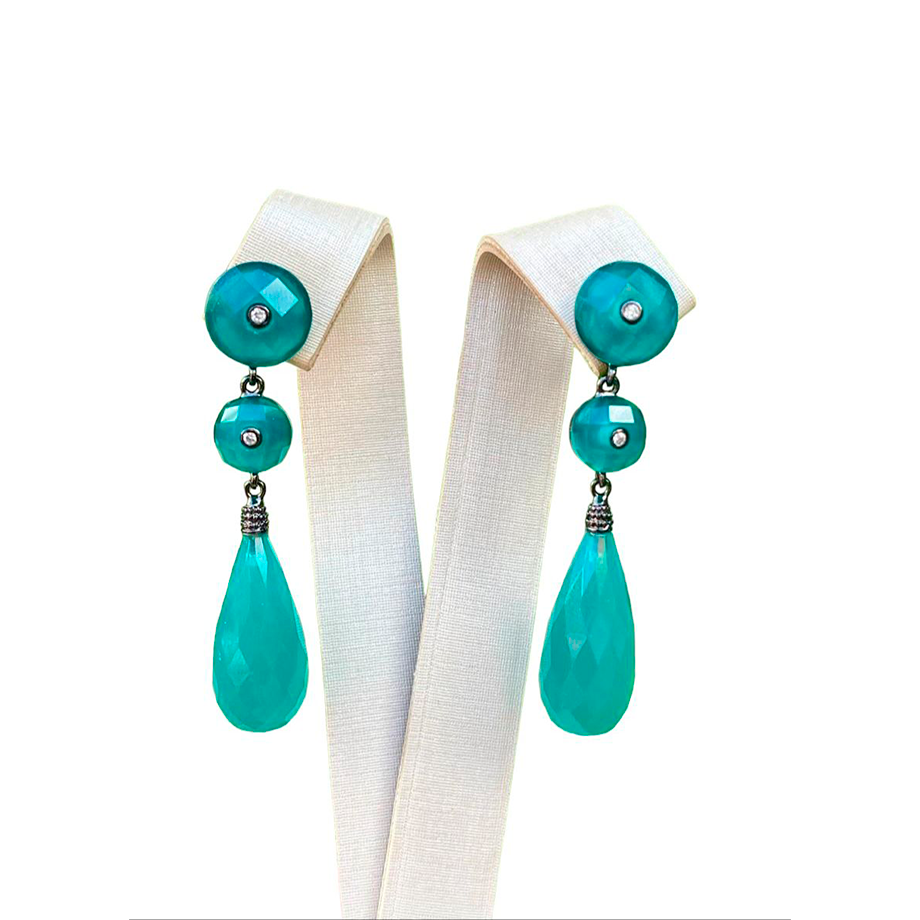 Brinco Pedra Jade na semi joia com banho ródio negro