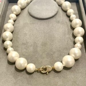 Choker pérolas shell Fecho cravejado Zircônias Banho ouro 18k 40cm 116g