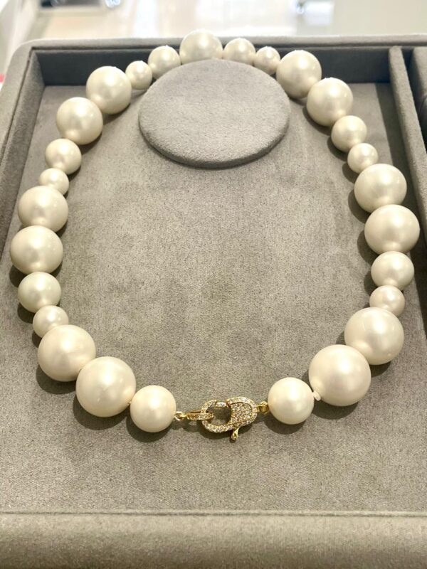 Choker pérolas shell Fecho cravejado Zircônias Banho ouro 18k 40cm 116g