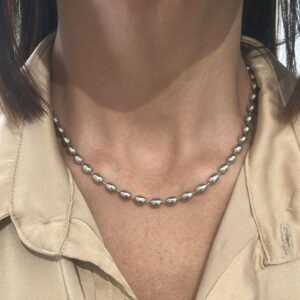 Colar bolinhas com banho Ródio braco